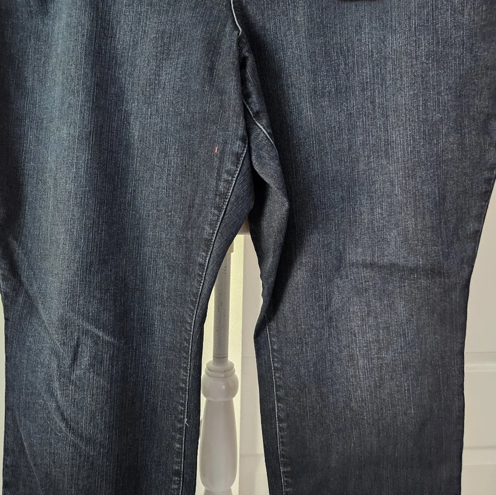 Torrid NWT Classic Skinny Jeans - Picture 3 of 6